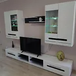 Luxury And Stylish Apartmen, Metro Station Obelya