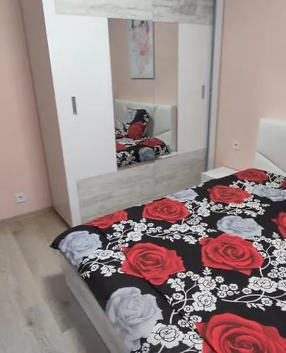 Luxury And Stylish Apartmen, Metro Station Obelya