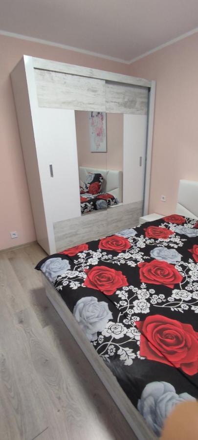 Apartament Luxury And Stylish Apartmen, Metro Station Obelya *